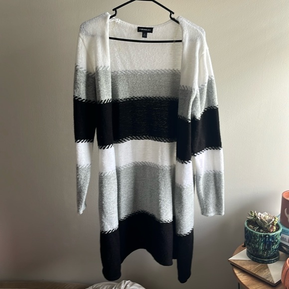 Fortune & Ivy Sweaters - Fortune & Ivy Black and white stripped open cardigan - XL